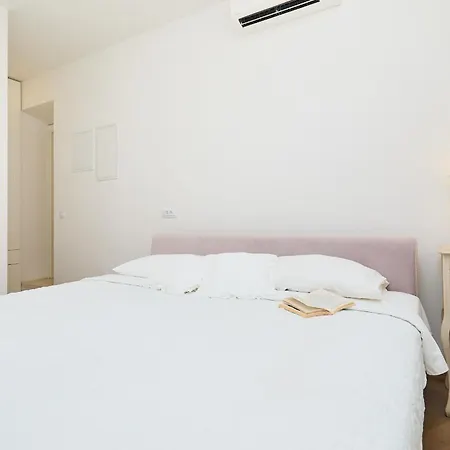 Hedera Estate Hedera A8 Apartment