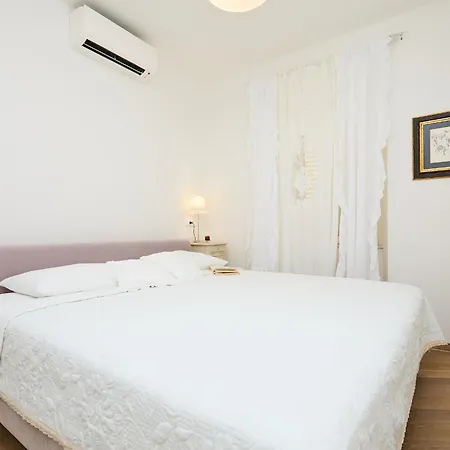 Hedera Estate Hedera A8 Apartment